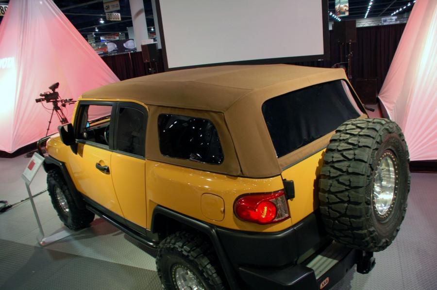  Toyota FJ Cruiser Convertible 2007 года  (фото 4 из 12)